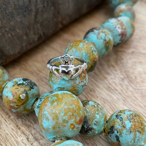 Irish Claddagh Ring 🍀 - Picture 3 of 9